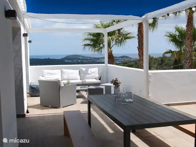 Location de Vacances Espagne, Costa Brava, Palamos, villa - Manuki Mas Costa Brava Villa Terrasse avec table